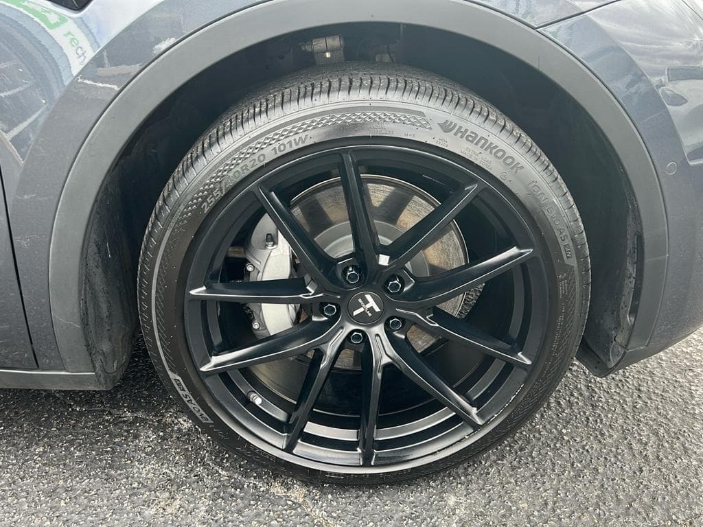2021 Tesla Model Y view 30