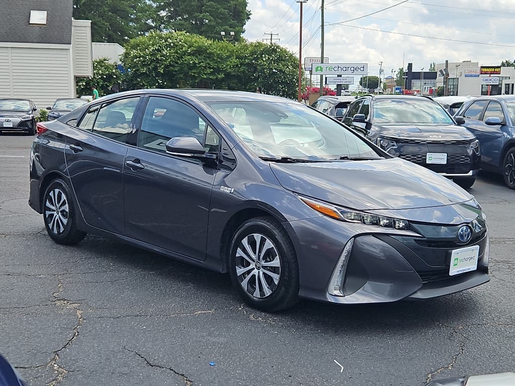 2020 Toyota Prius Prime view 4