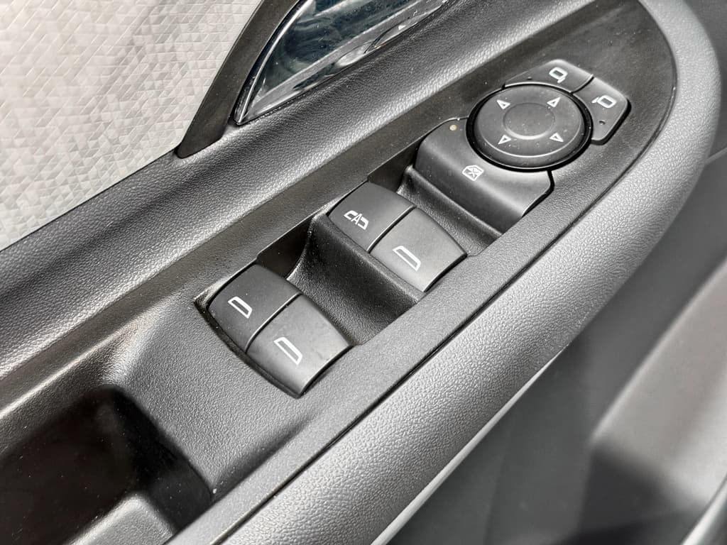 2020 Chevrolet Bolt EV view 8