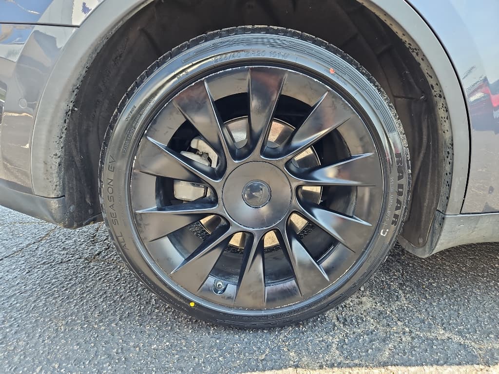 2021 Tesla Model Y view 25