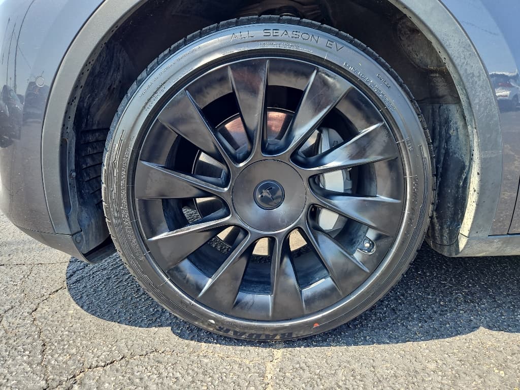 2021 Tesla Model Y view 21