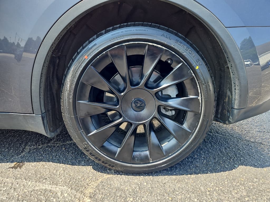 2021 Tesla Model Y view 23