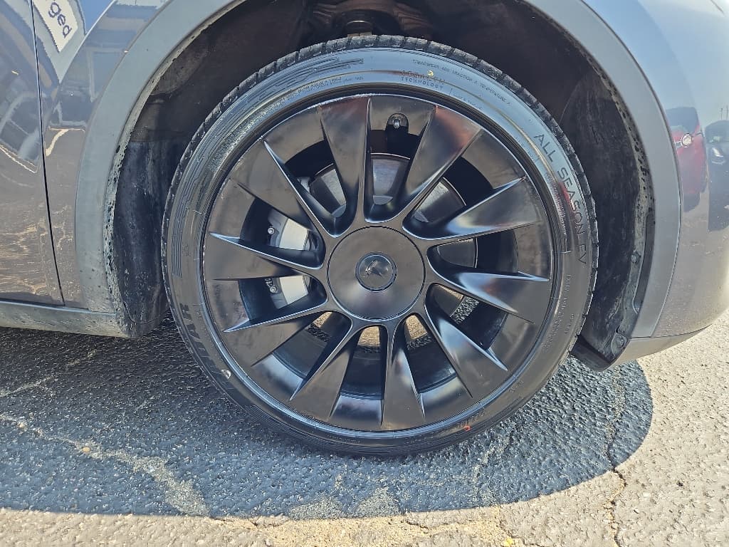 2021 Tesla Model Y view 27