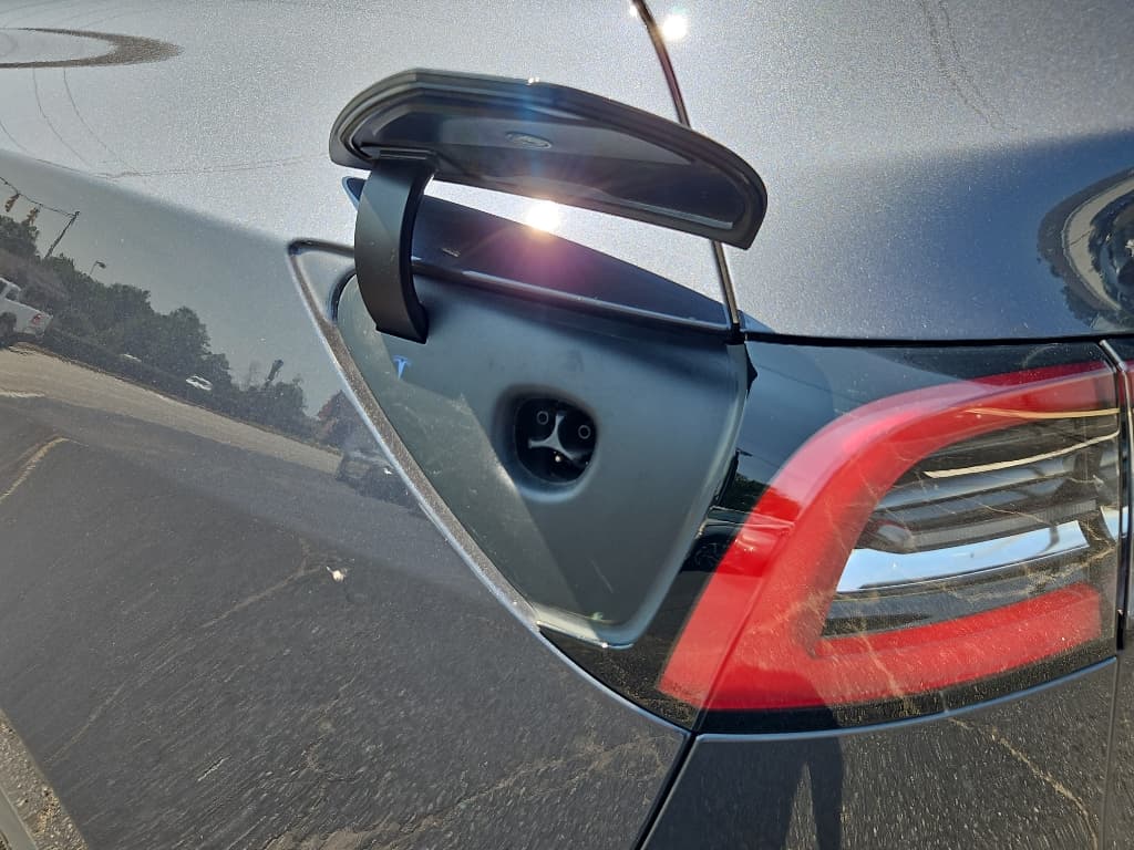 2021 Tesla Model Y view 5