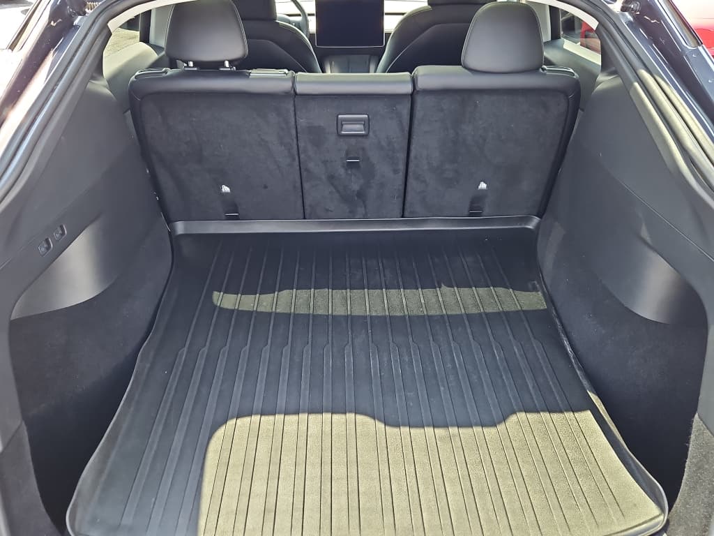 2021 Tesla Model Y view 17