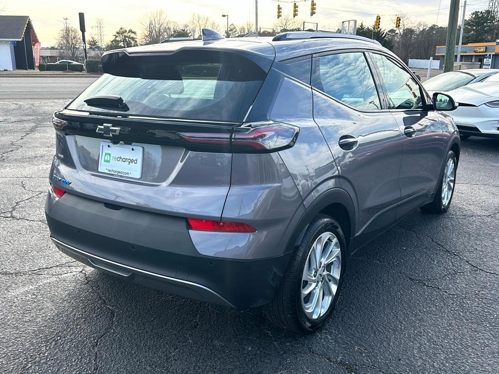 2023 Chevrolet Bolt EUV view 3