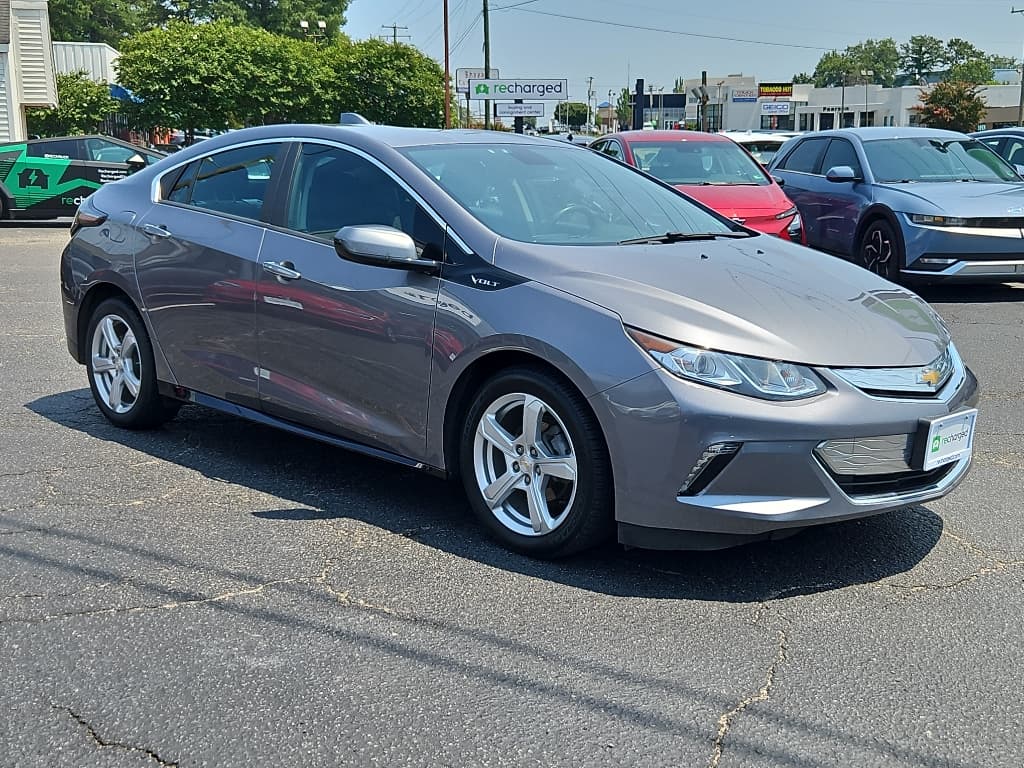 2018 Chevrolet Volt view 4