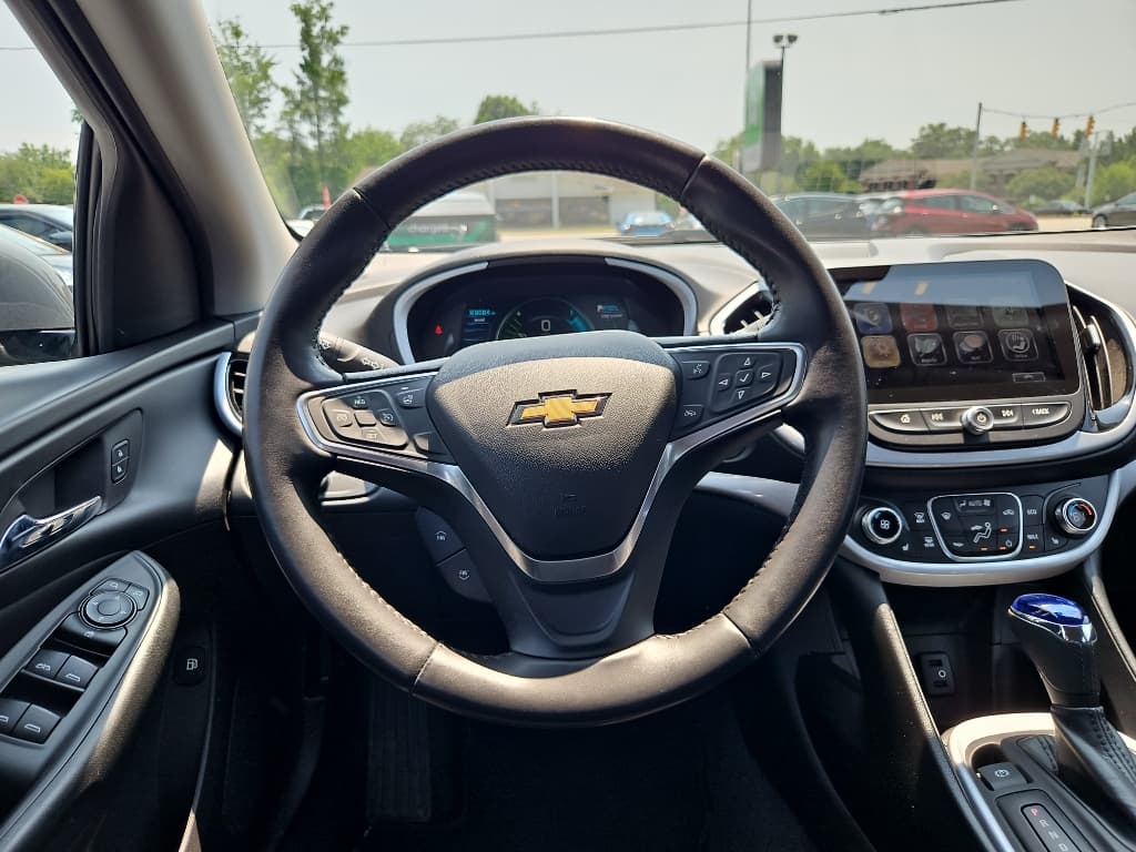 2018 Chevrolet Volt view 8