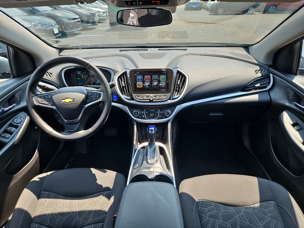 2018 Chevrolet Volt view 16
