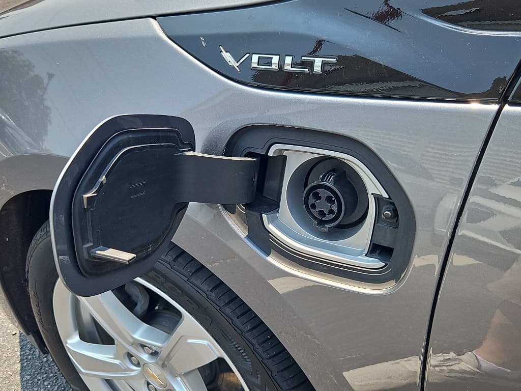 2018 Chevrolet Volt view 5