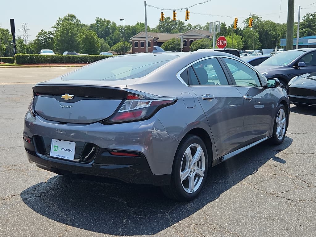 2018 Chevrolet Volt view 3