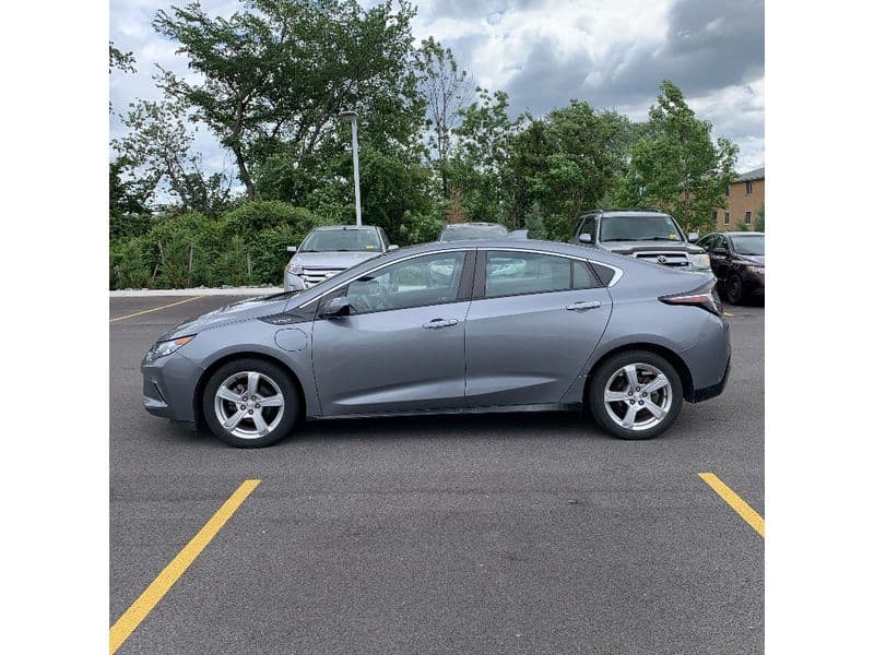 2018 Chevrolet Volt view 2