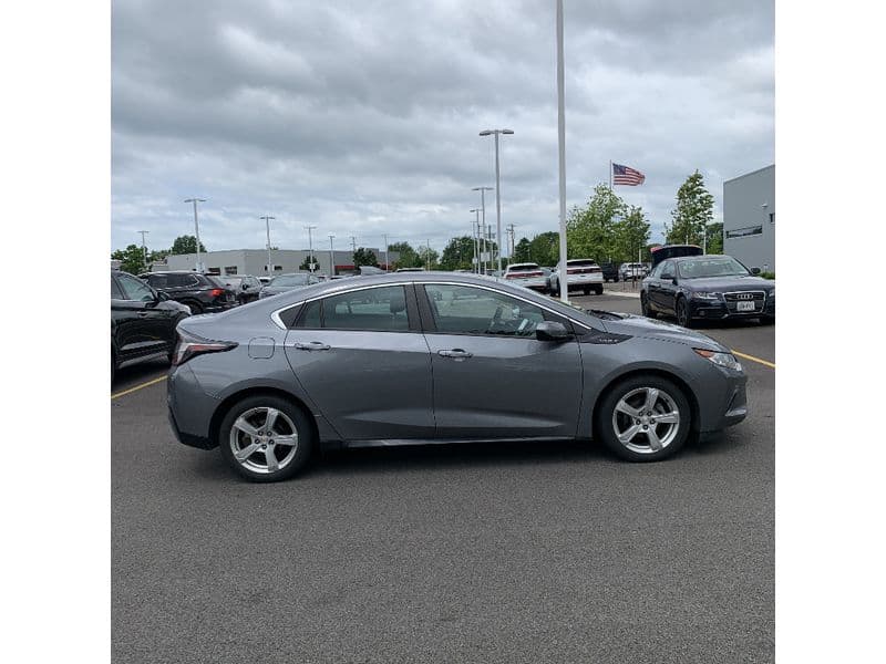 2018 Chevrolet Volt view 6