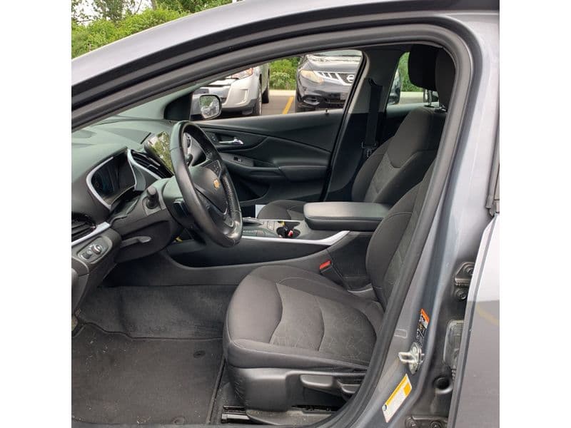 2018 Chevrolet Volt view 9