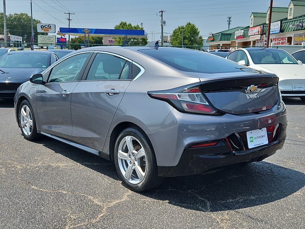 2018 Chevrolet Volt view 2