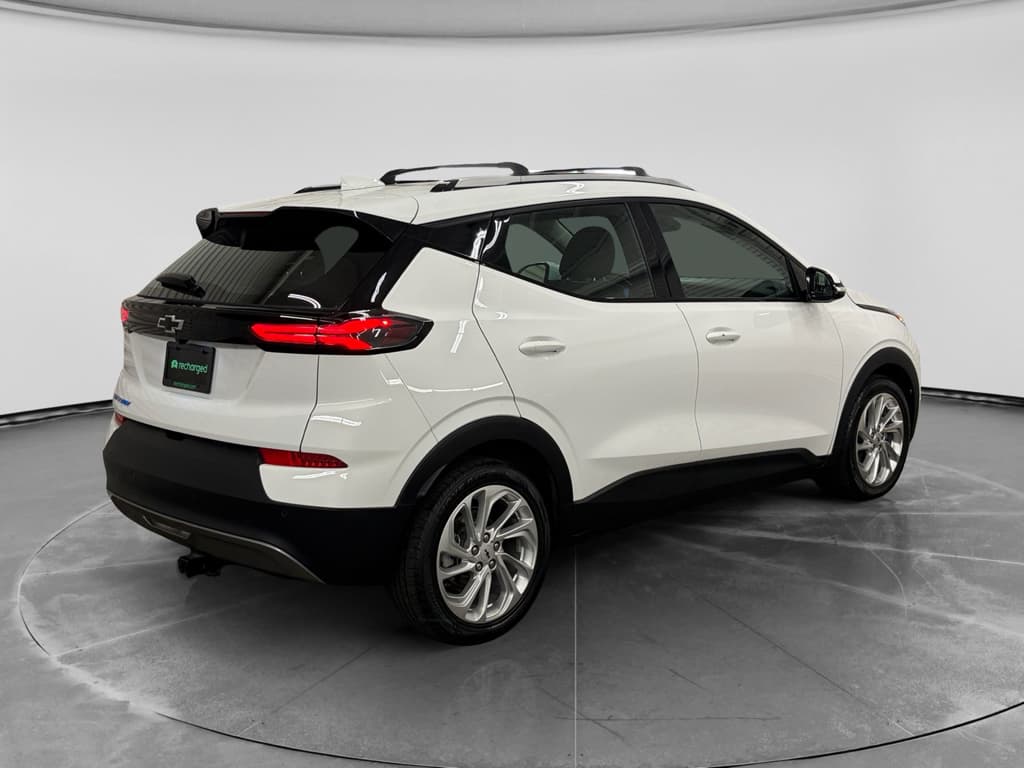 2023 Chevrolet Bolt EUV view 4