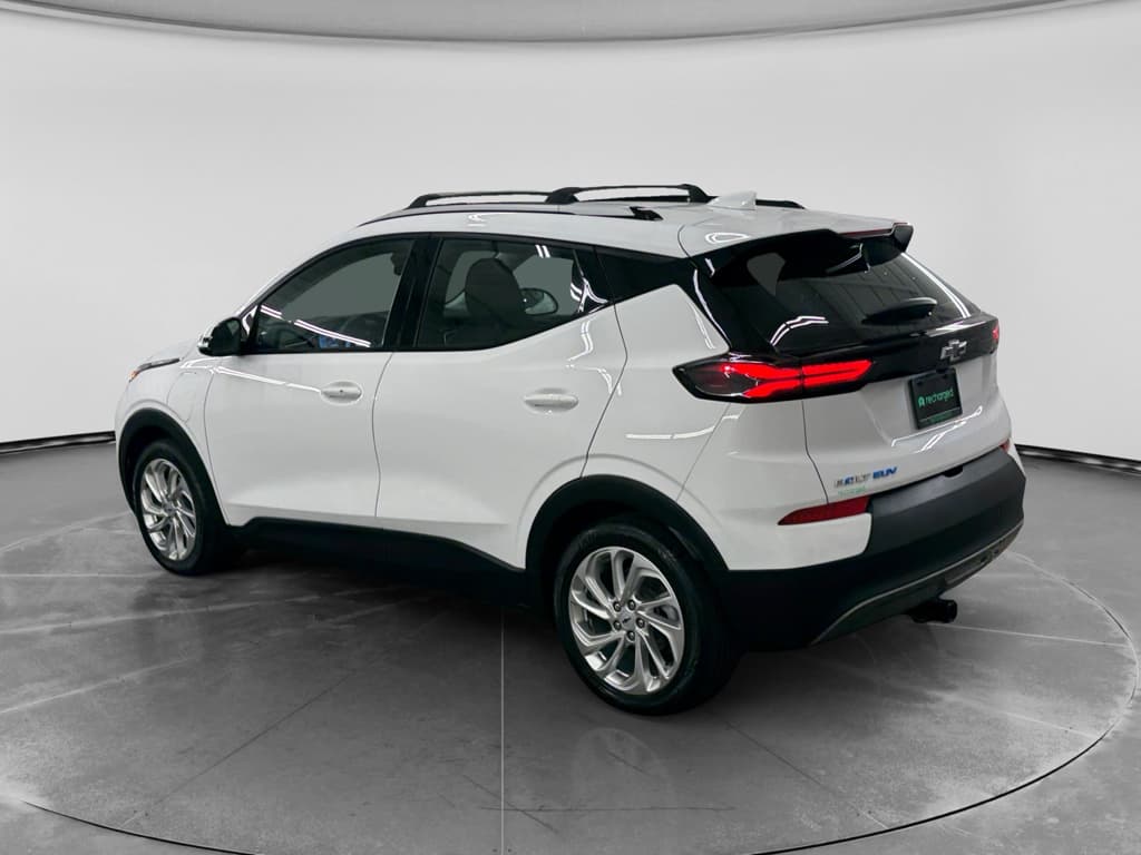 2023 Chevrolet Bolt EUV view 2