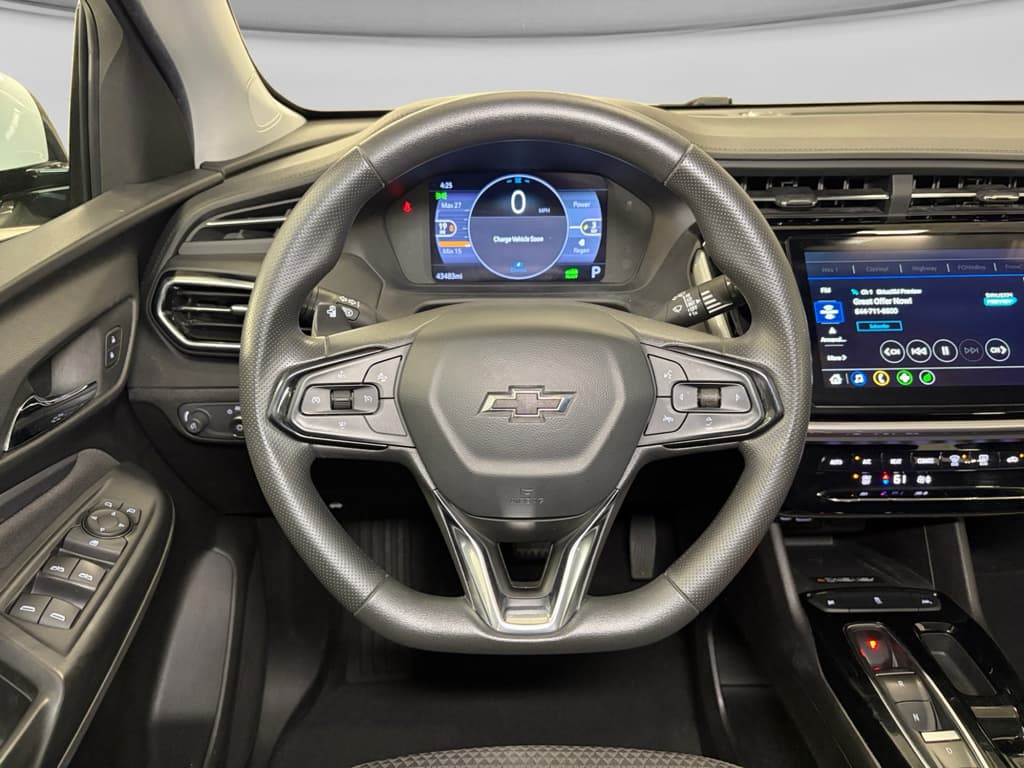 2023 Chevrolet Bolt EUV view 8