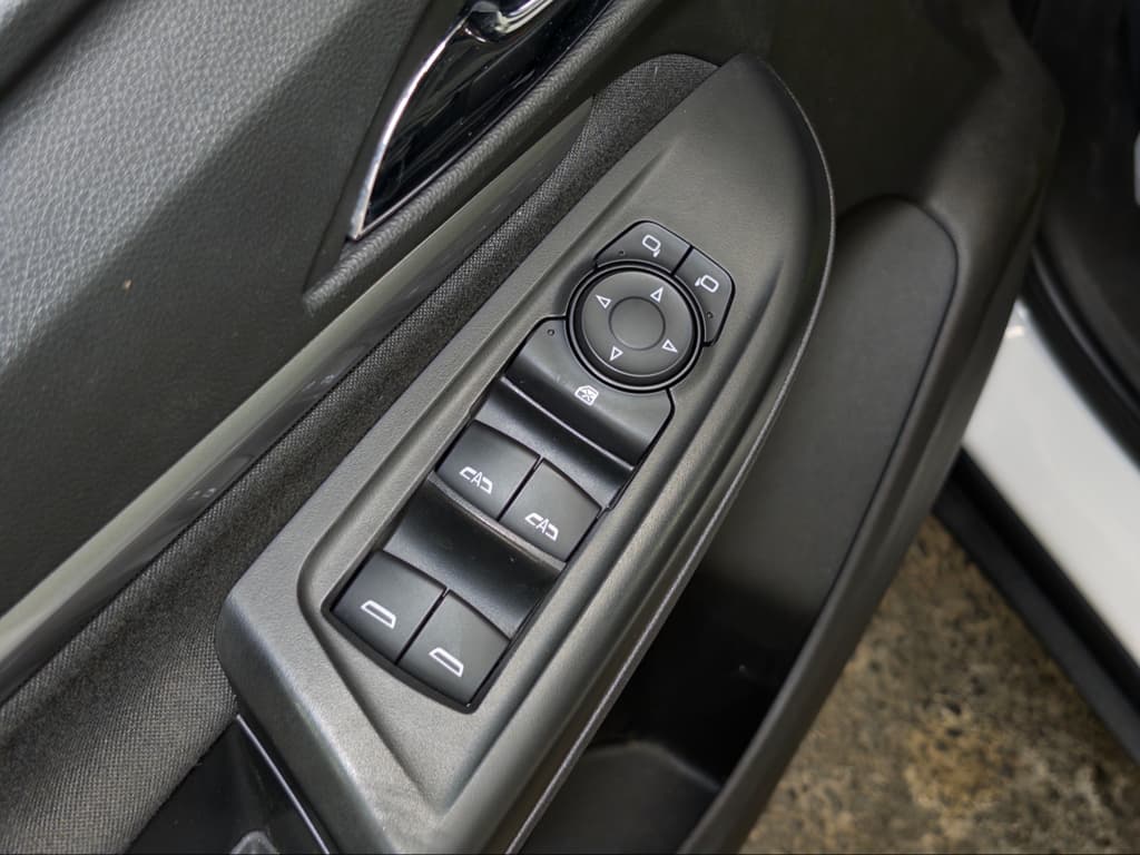 2023 Chevrolet Bolt EUV view 7