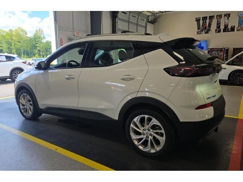 2023 Chevrolet Bolt EUV view 4