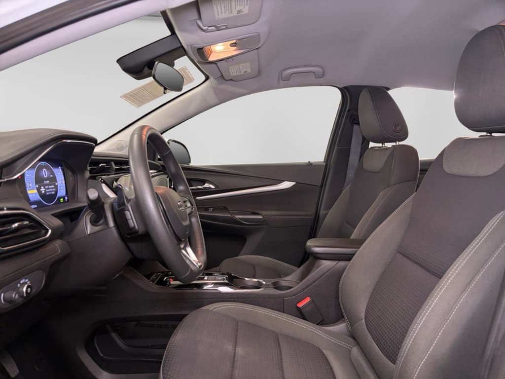 2023 Chevrolet Bolt EUV view 17