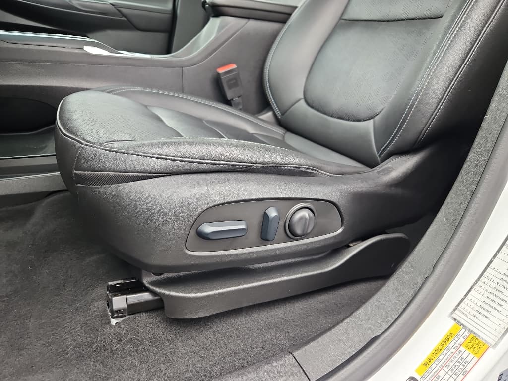 2023 Chevrolet Bolt EV view 8