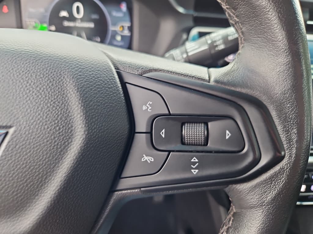 2023 Chevrolet Bolt EV view 11