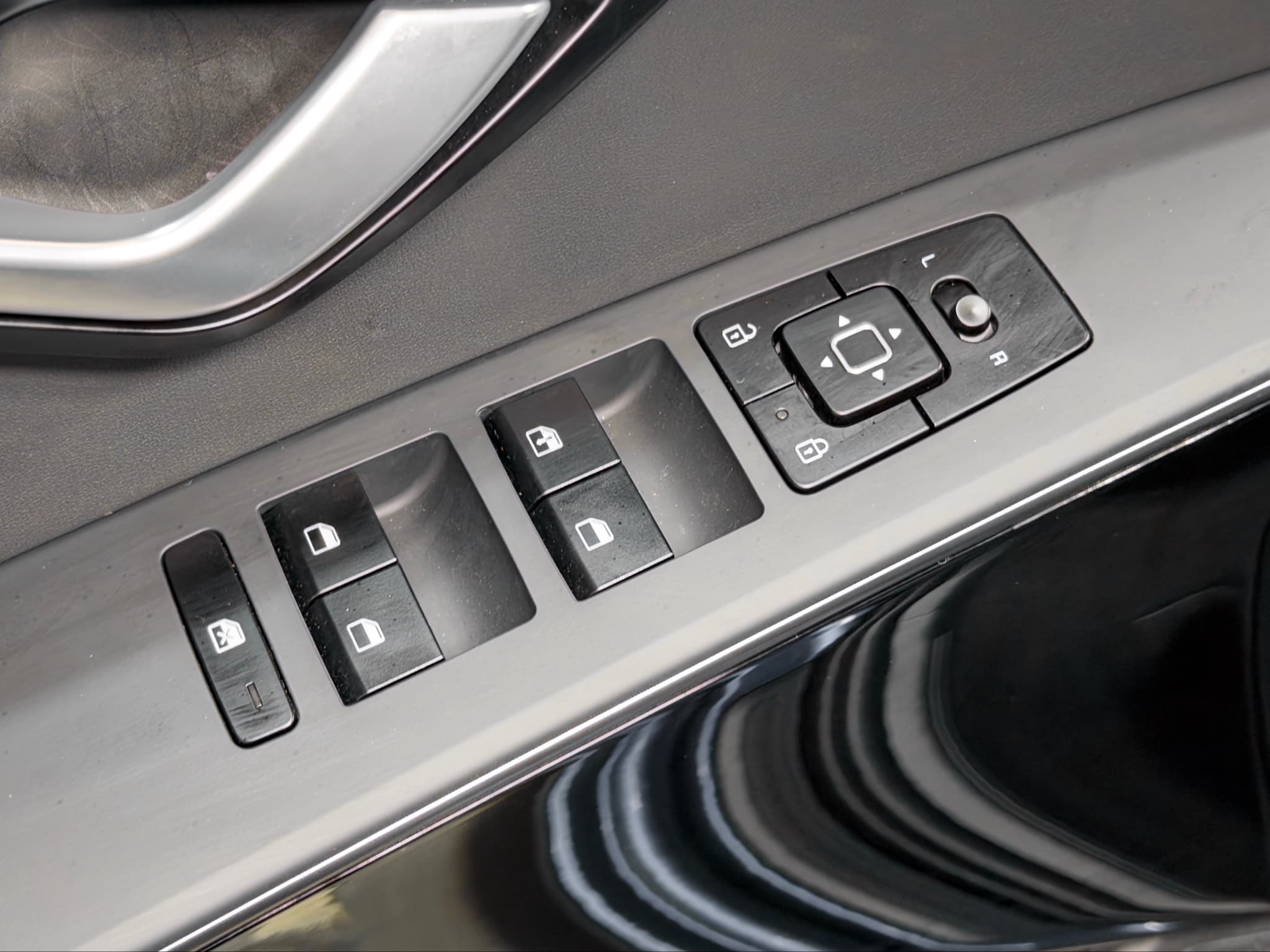 2025 Kia Niro EV view 7