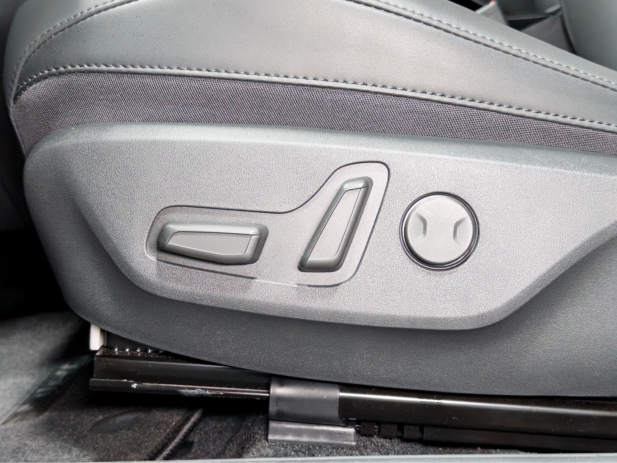 2025 Kia Niro EV view 6