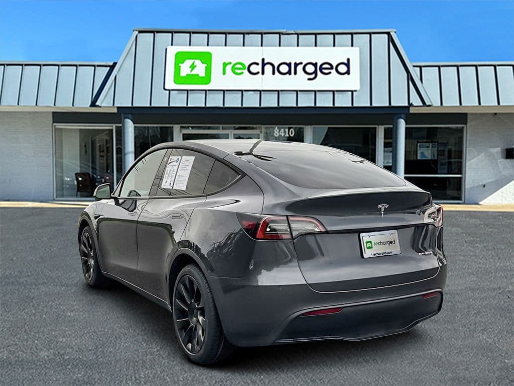 2021 Tesla Model Y view 4