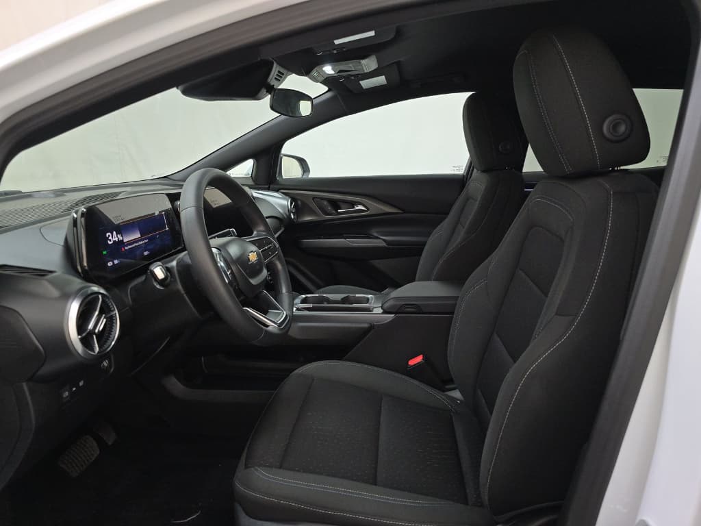 2025 Chevrolet Equinox EV view 5