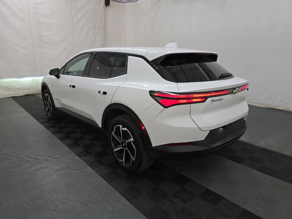 2025 Chevrolet Equinox EV view 4