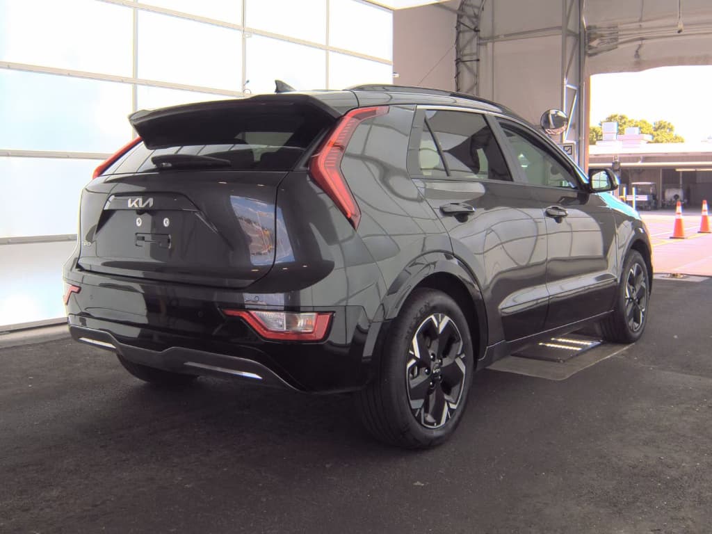 2025 Kia Niro EV view 3