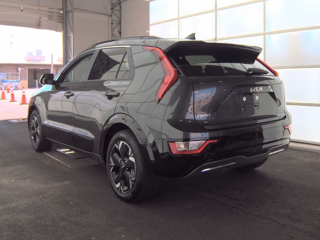 2025 Kia Niro EV view 4