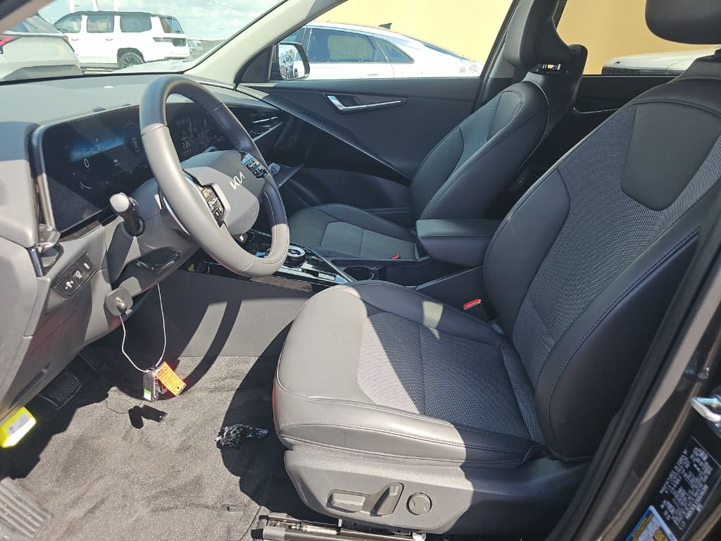 2025 Kia Niro EV view 5