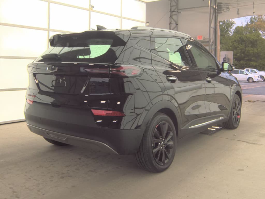 2023 Chevrolet Bolt EUV view 3