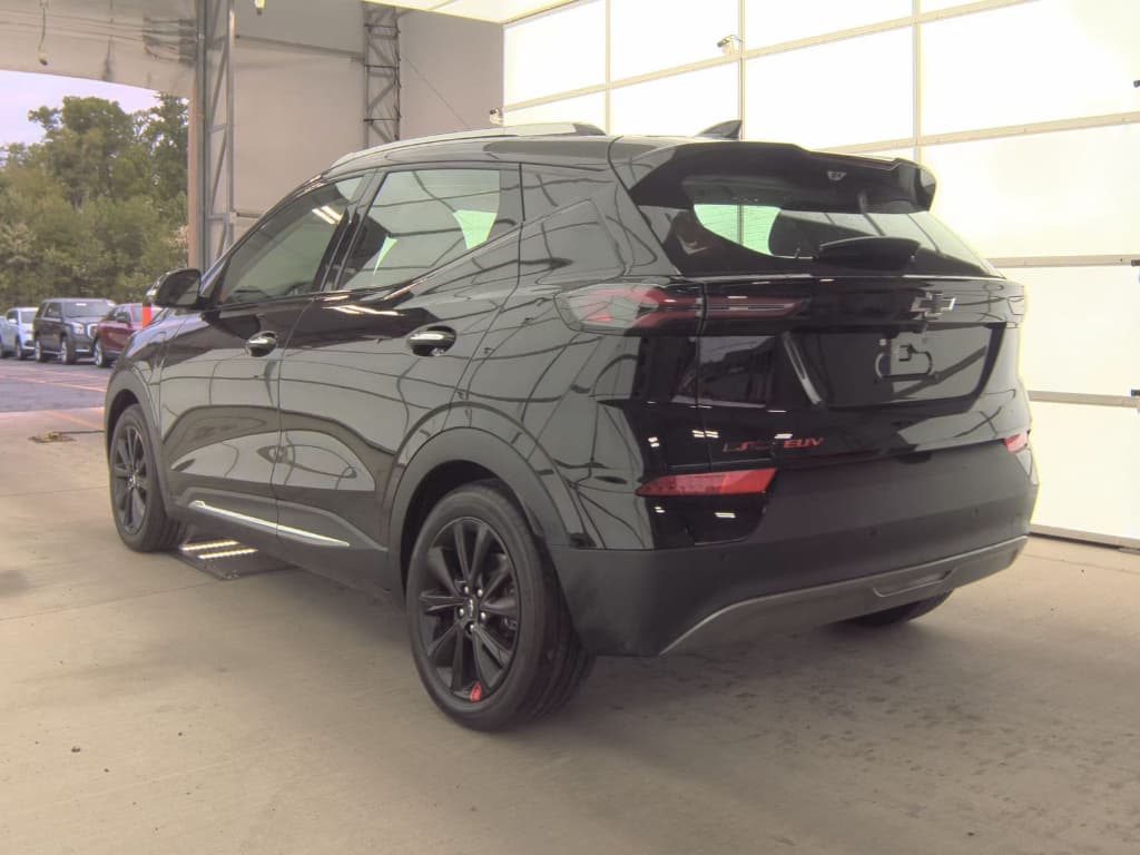 2023 Chevrolet Bolt EUV view 4
