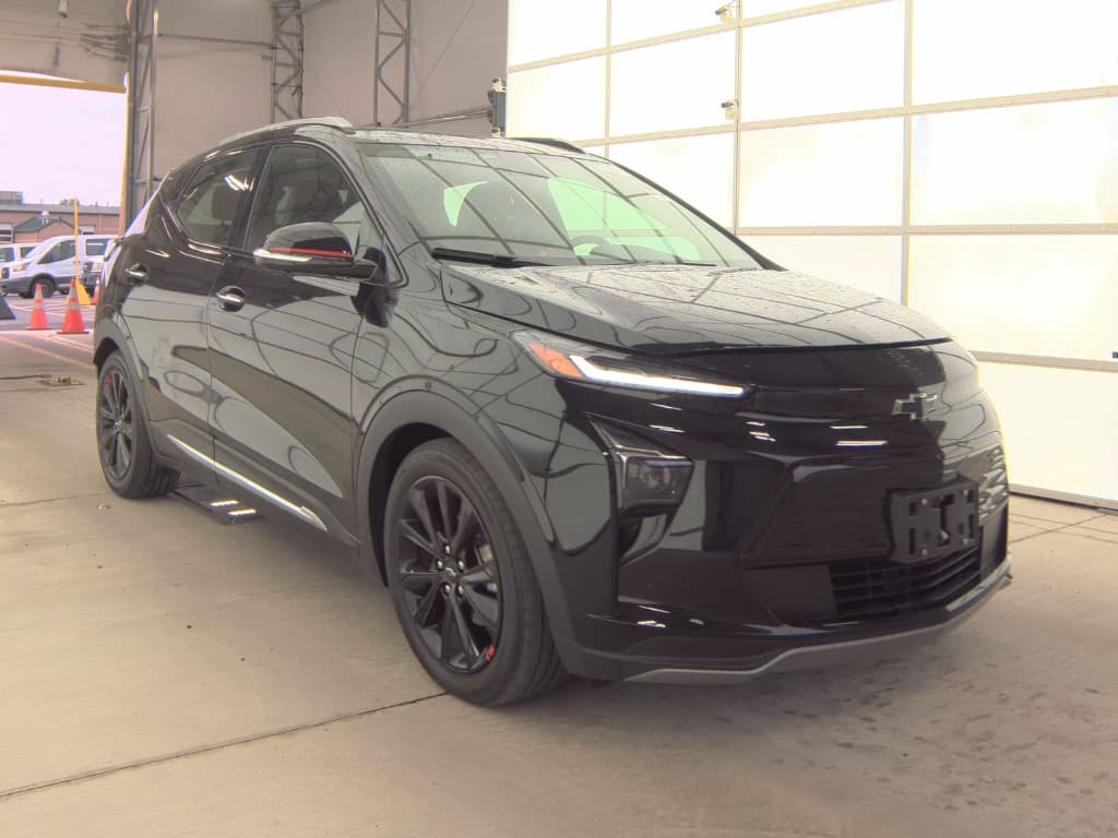 2023 Chevrolet Bolt EUV view 2