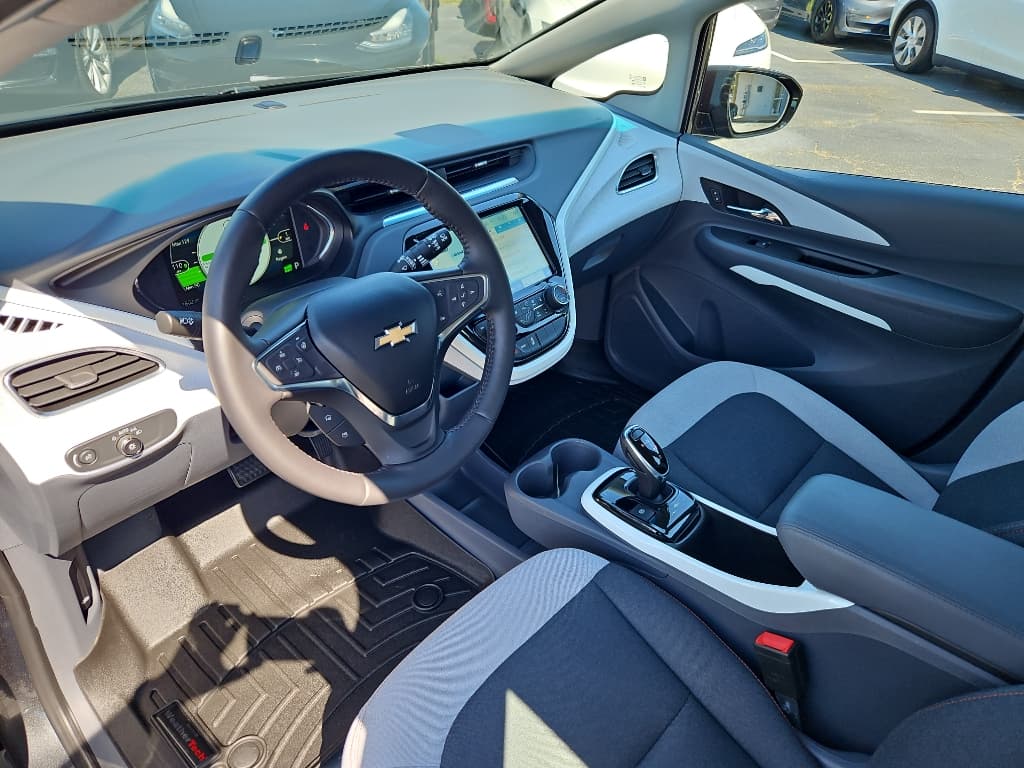 2020 Chevrolet Bolt EV view 17