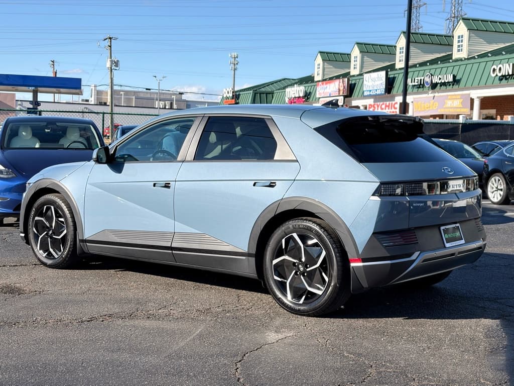 2023 Hyundai IONIQ 5 view 2