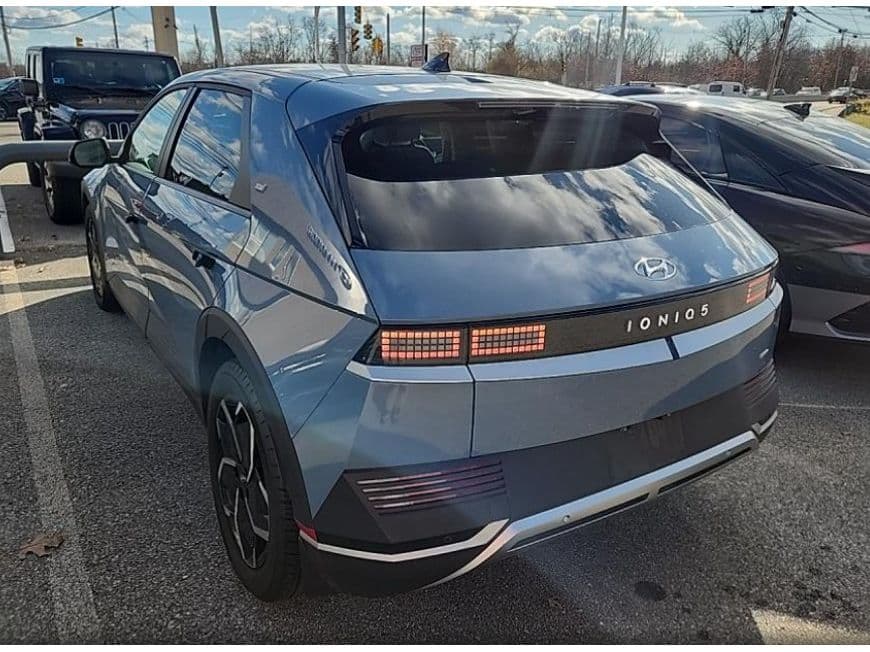 2023 Hyundai IONIQ 5 view 2