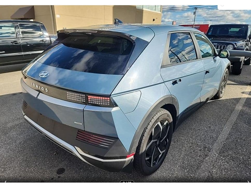 2023 Hyundai IONIQ 5 view 3