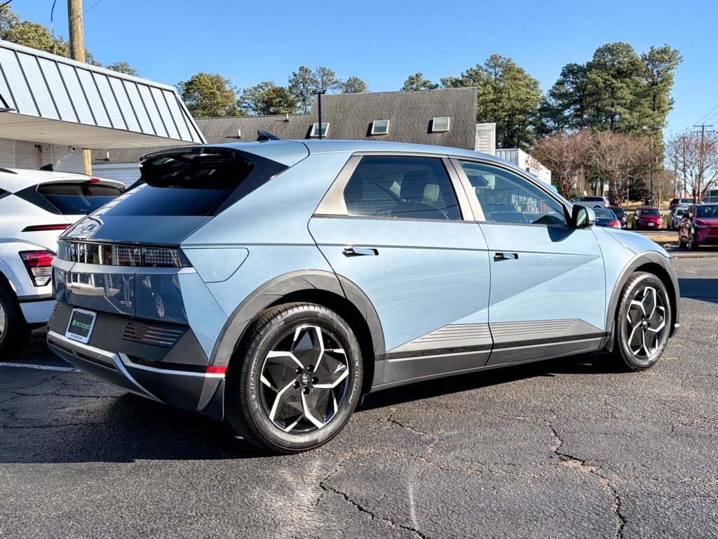 2023 Hyundai IONIQ 5 view 3