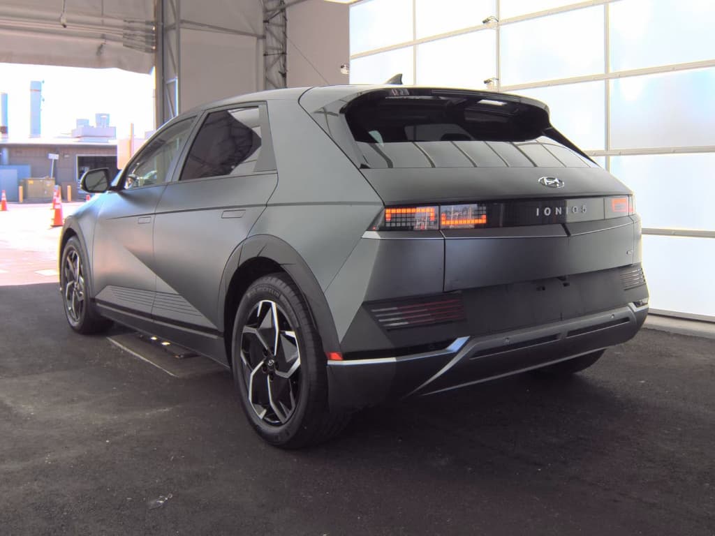 2023 Hyundai IONIQ 5 view 4