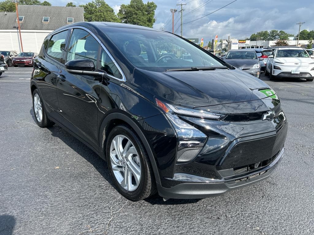 2023 Chevrolet Bolt EV view 4