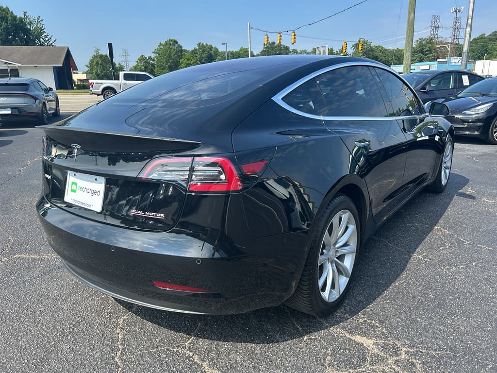 2018 Tesla Model 3 view 3