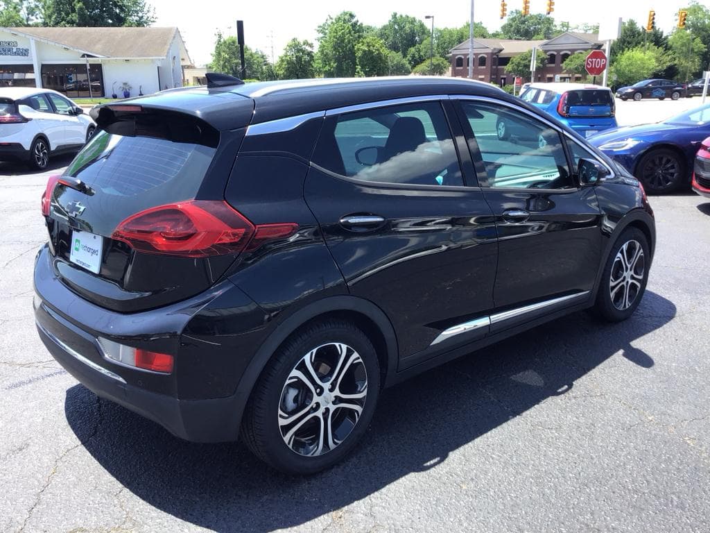2017 Chevrolet Bolt EV view 3