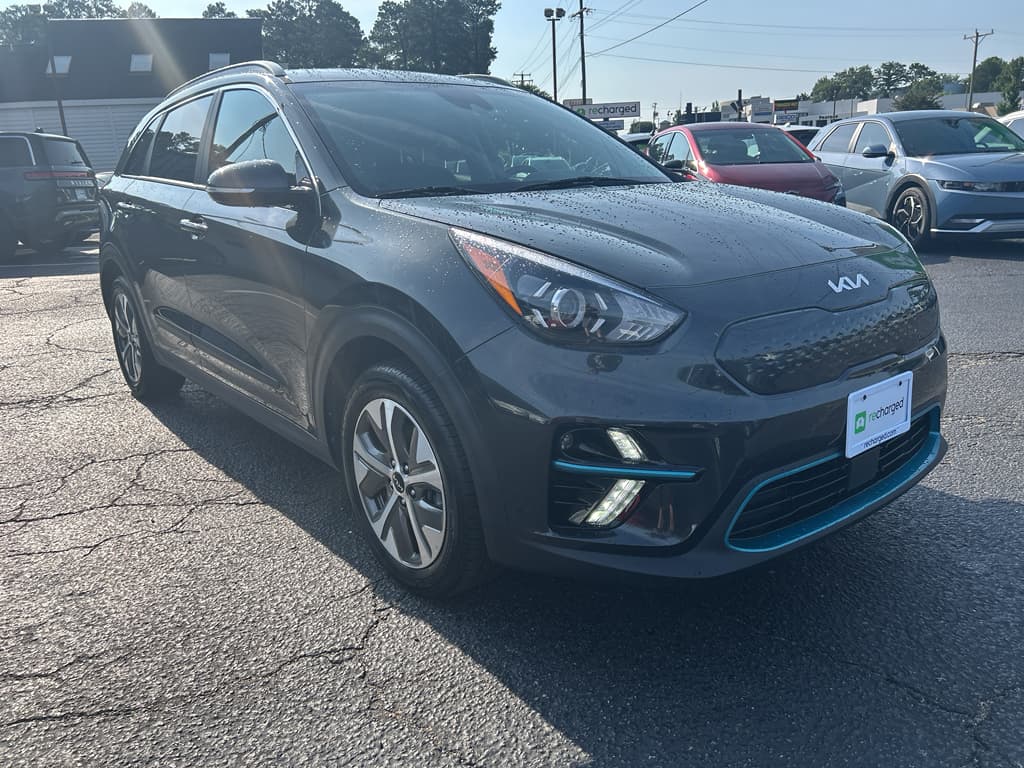 2022 Kia Niro EV view 4