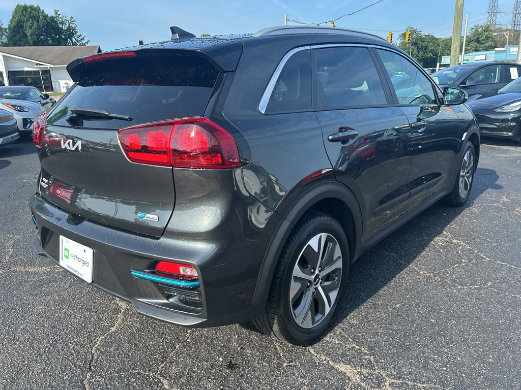 2022 Kia Niro EV view 3