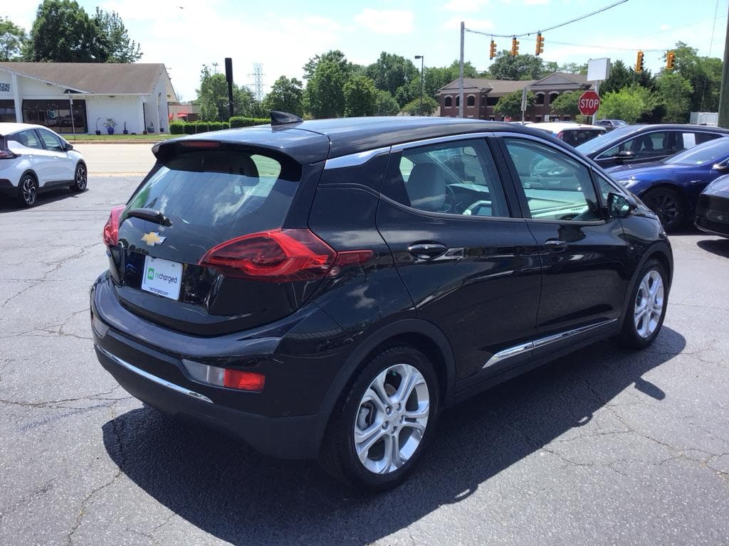 2017 Chevrolet Bolt EV view 3